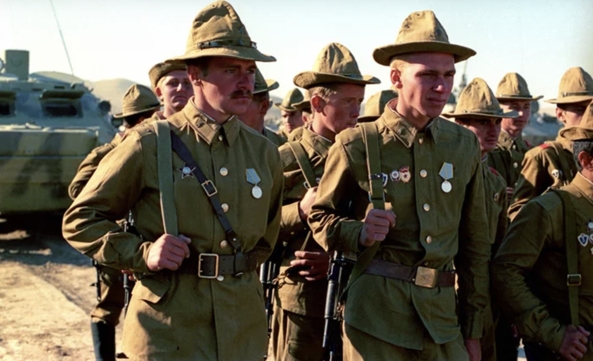 Форма цвета "хаки". Советские солдаты в Афганистане