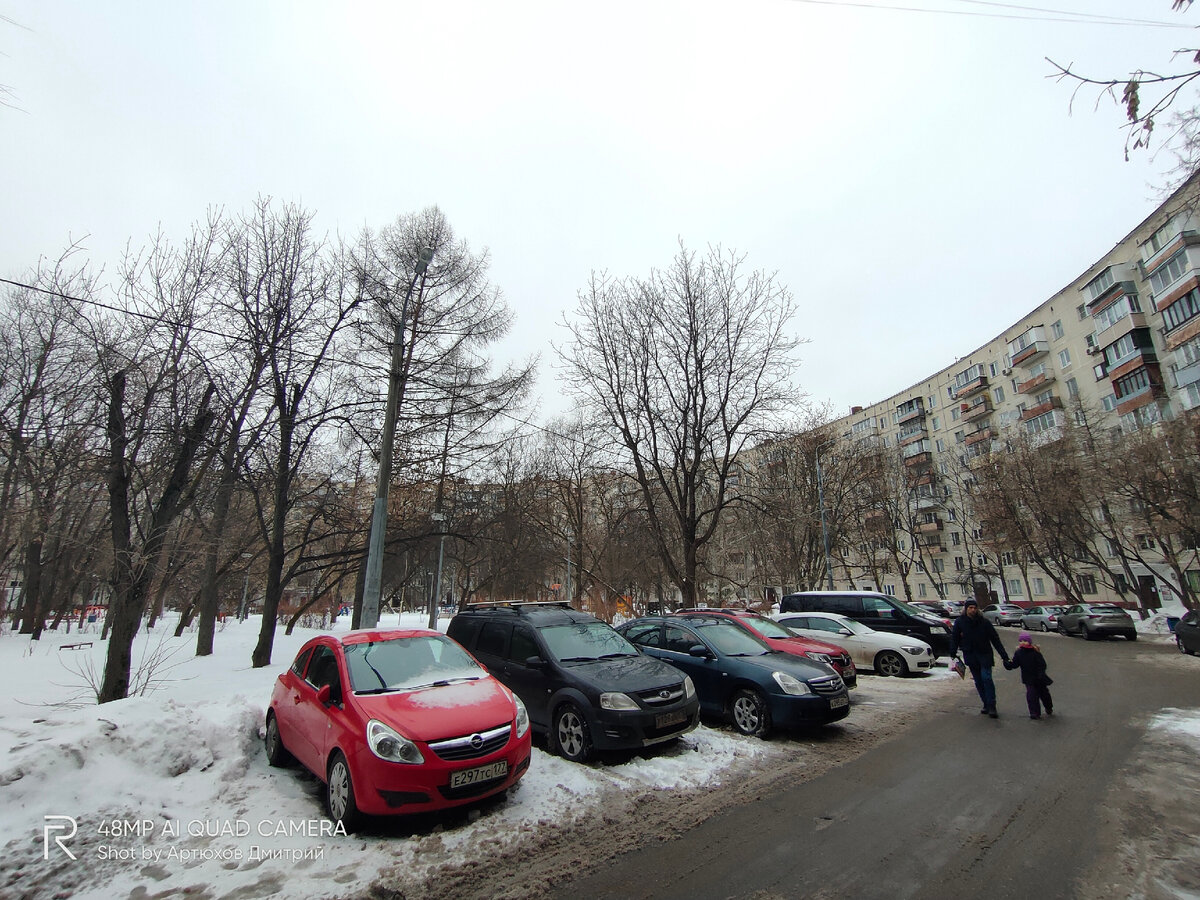 Жилой дом в виде кольца на Довженко, 6. Фото автора