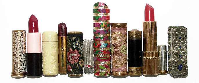 Экспонаты музея губной помады. 