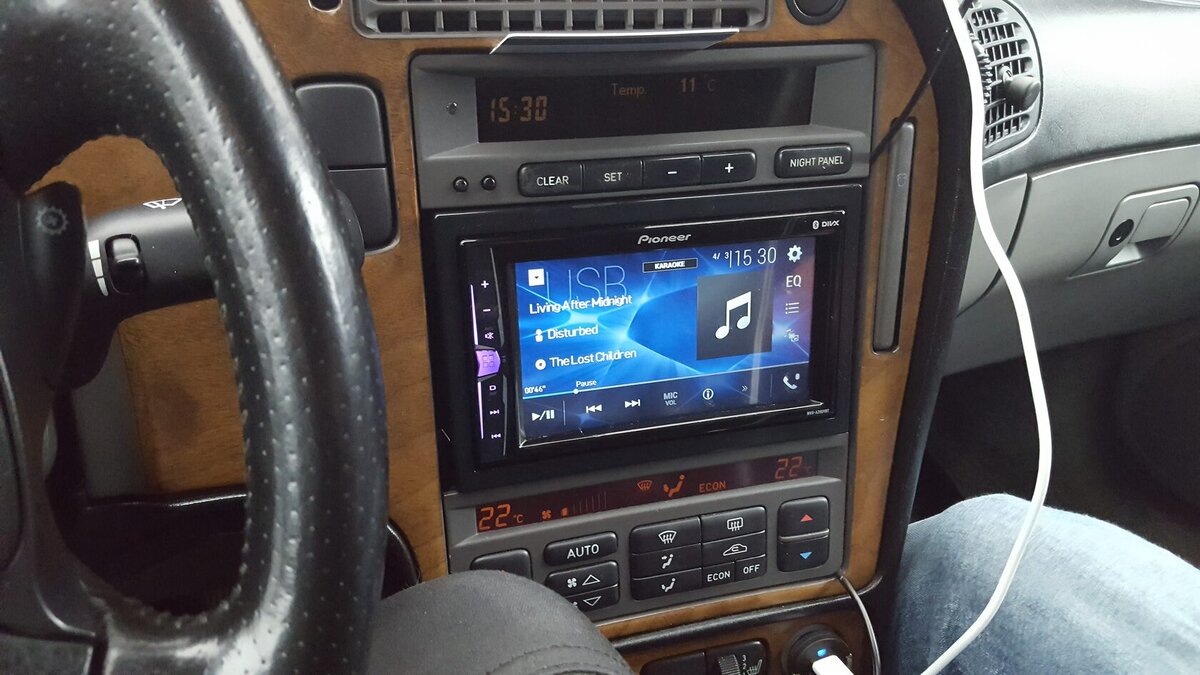 простейший 2dinовый Пионер далеко не Hi-End, но всё же своих денег стоит