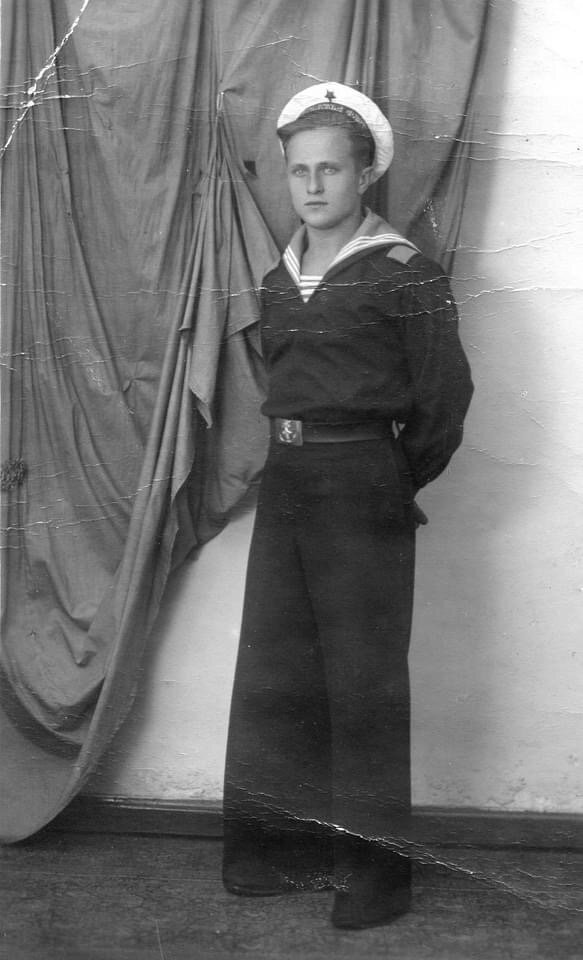 Мой отец -- моряк Балтийского флота в далёких пятидесятых