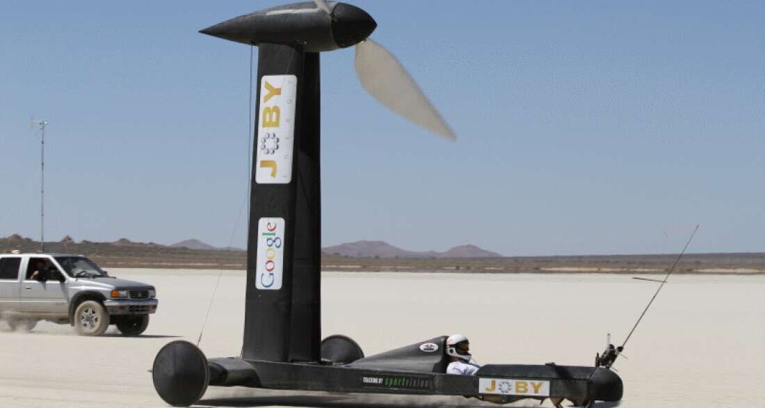     Физик проспорил ютуберу $10 000: блогер доказал, что машина может двигаться по ветру быстрее самого ветра