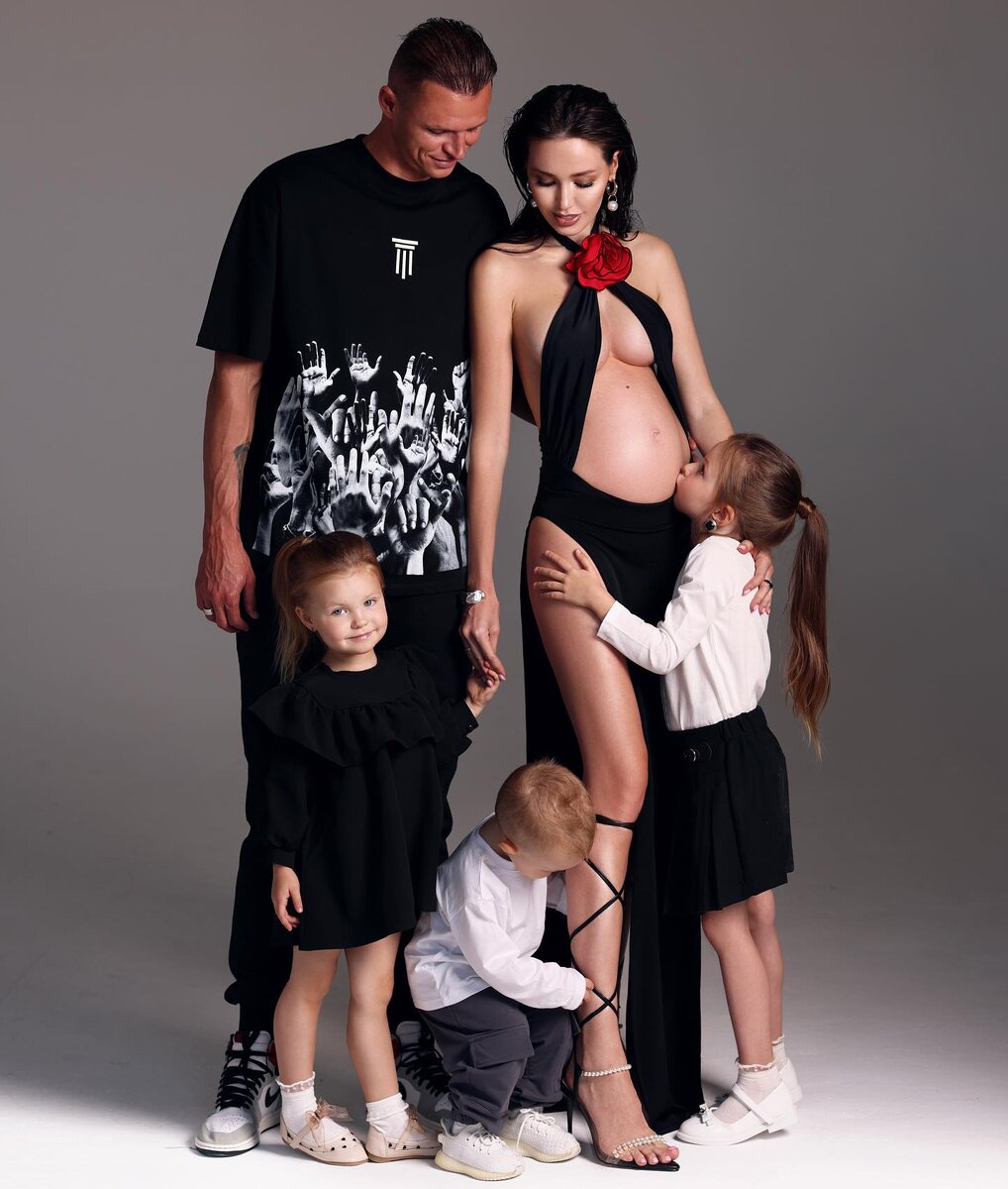    Дмитрий Тарасов и Анастасия Костенко ждут четвертого ребенкаСоцсети Анастасии Костенко