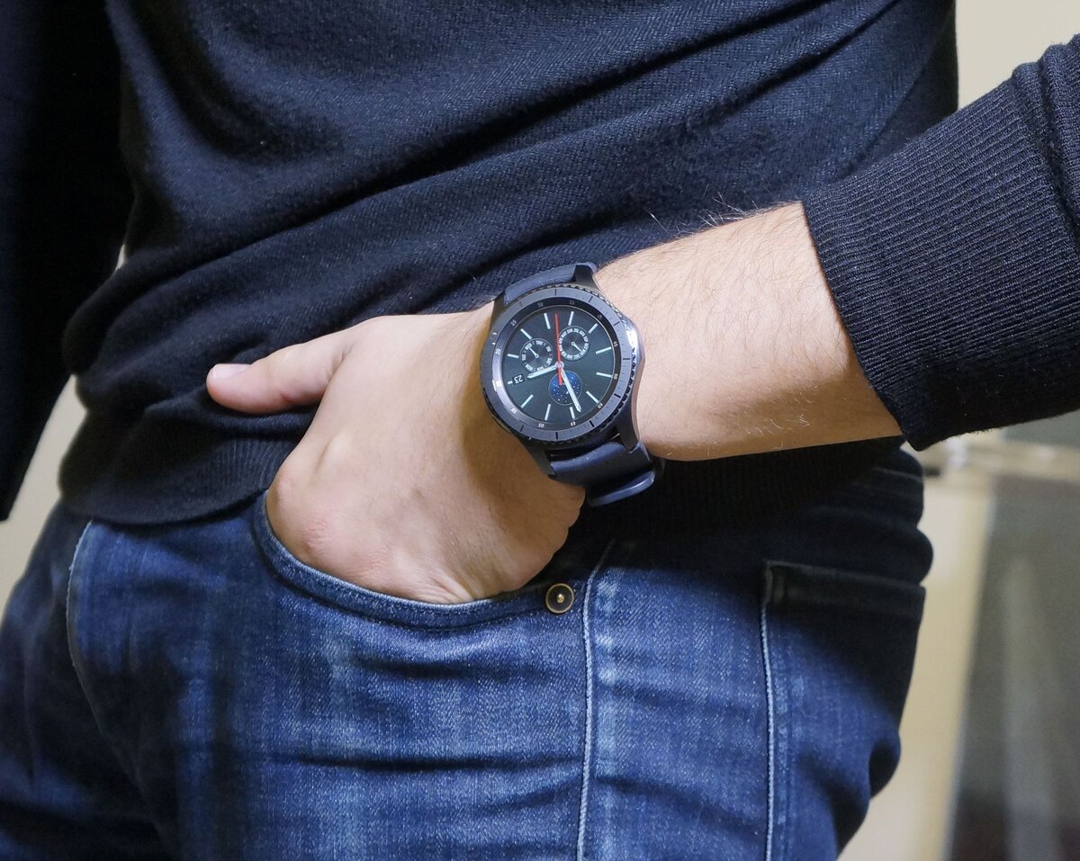 Часы 46 мм. Самсунг галакси вотч 3 мужские. Часы самсунг вотч 3 мужские. Samsung Galaxy watch 42mm на руке. Самсунг галакси 3 часы мужские.