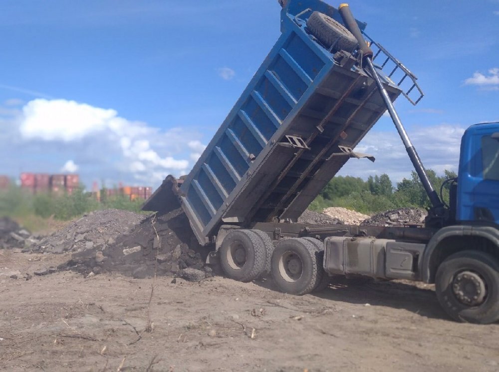 Строительный мусор на реке Красненькая. Фото из ТГ-канала "Команда Красимира Врански" 