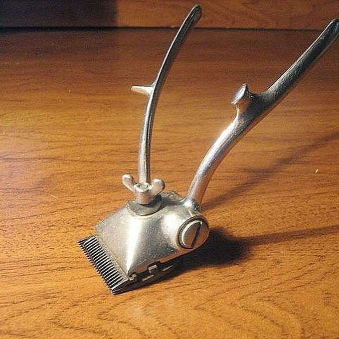 Ручная машинка для стрижки волос. Устройство напоминает инструмент для пыток. Сделано для настоящих мужиков! 