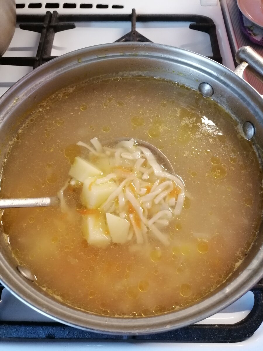 Как приготовить домашнюю лапшу, смотрите в моей предыдущей статье.