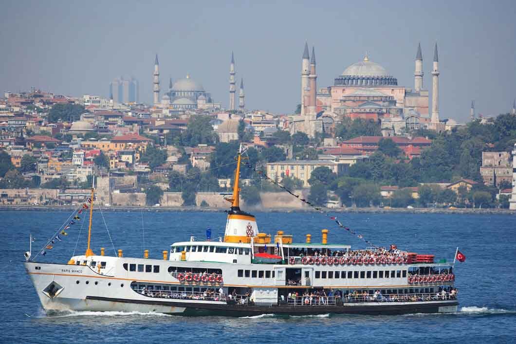 Стамбул корабль Босфор. Стамбул Босфор вапур. Стамбул Босфор панорама. Кораблик по Босфору Стамбул.