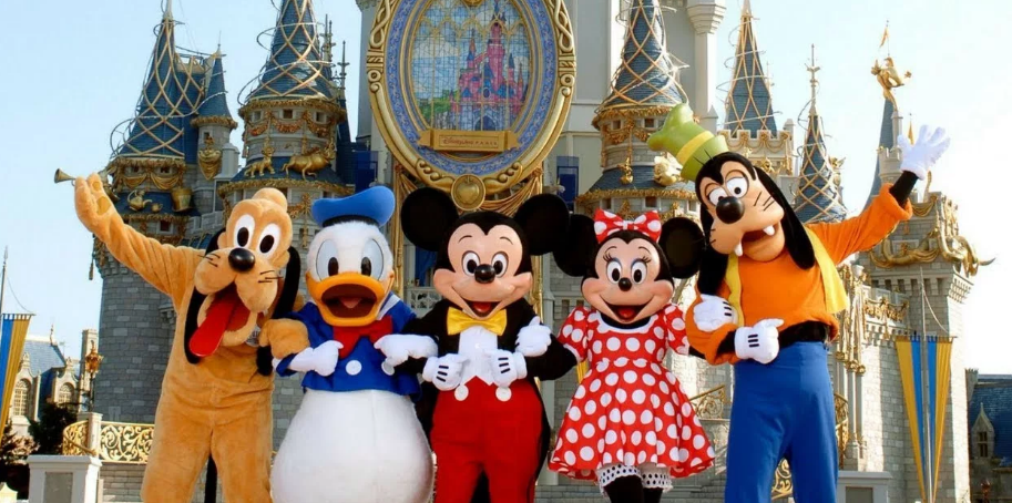 Многие диснейленды по закрывались из-за эпидемии коронавируса.