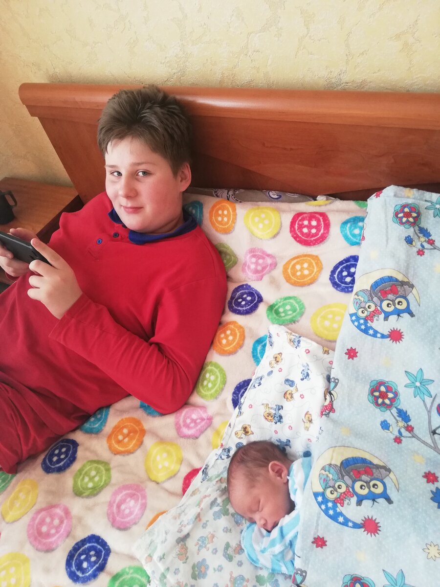 Все также, спит)) 