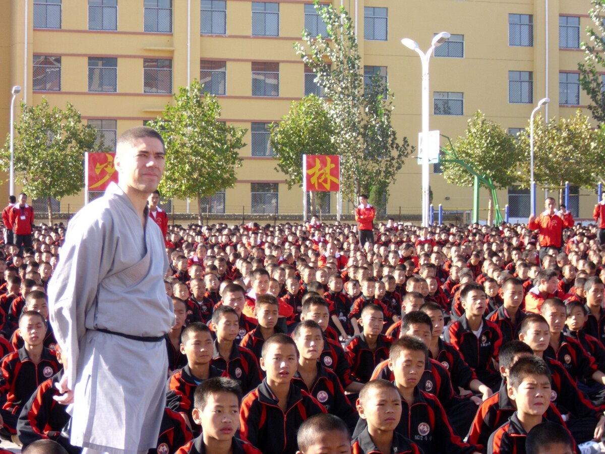 Школа Шаолиньского Мастера Ши Ян Лу в Дэнфэне, провинция Хэнань, Китай. 16.10.2011 г.