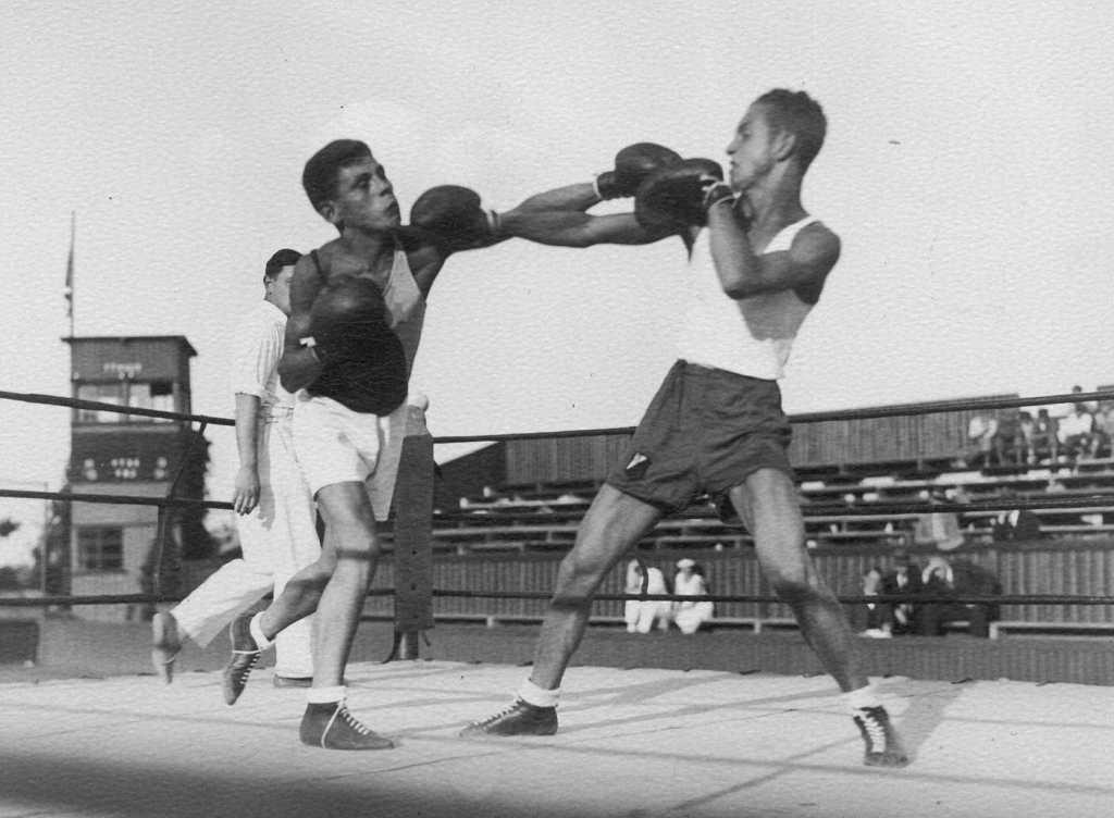 Антони Чортек (справа) в 1930-х годах трижды выигрывал чемпионат Польши по боксу, а также занял второе место в Европе. Здесь на фото 1934 года.