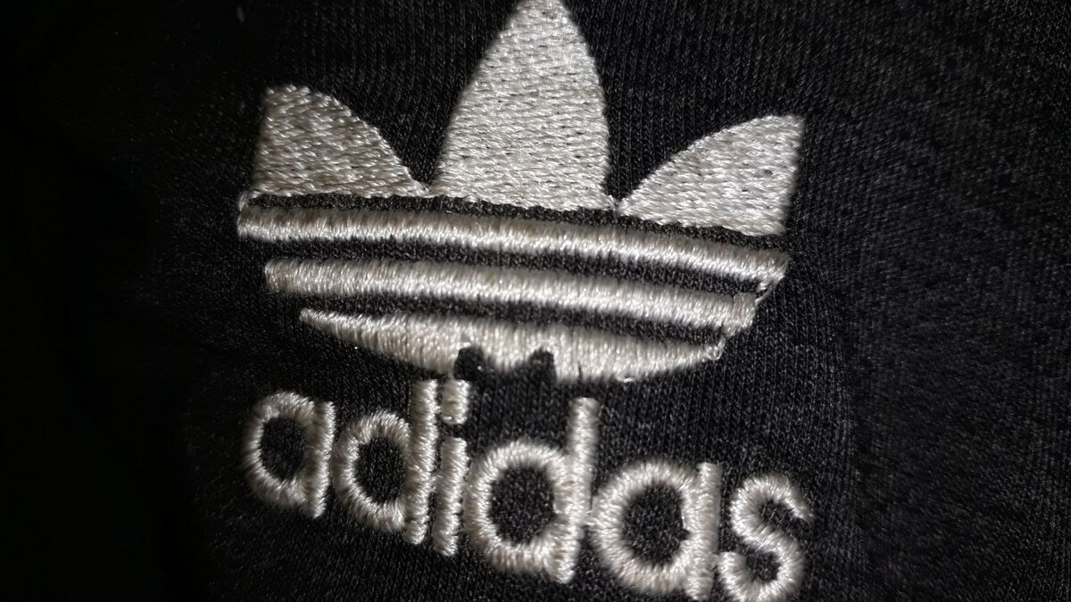 Три полоски адидас. Adidas полоски. Адидас у3. Три полоски одежда.