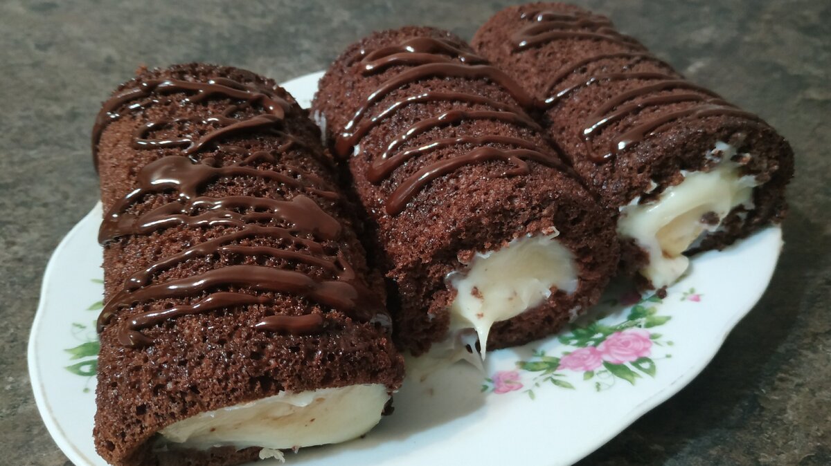 Шоколадный рулет с бананом