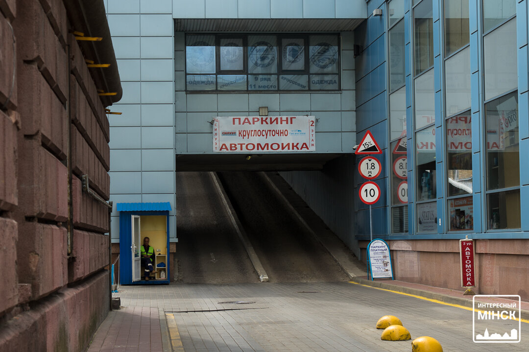 Парковка у ТЦ «Силуэт» 