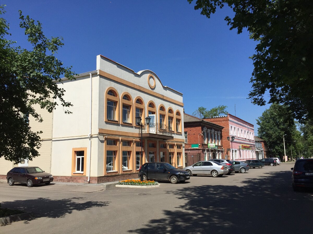 Город боровичи новгородской. Велика боровичи. Универмаг боровичи. Боровичи город. Пешеходный мост боровичи.