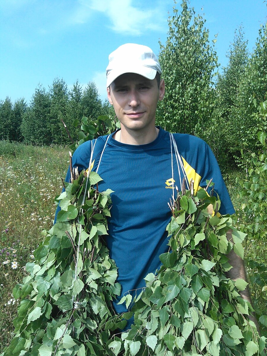 Готовлю веники  для бани - мечтаю о своей бане. @ Горбунов Сергей