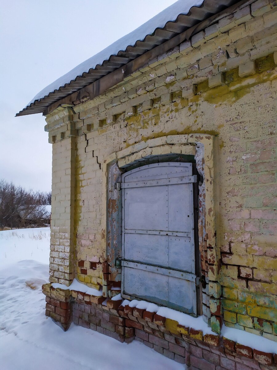 Заброшенная торговая лавка