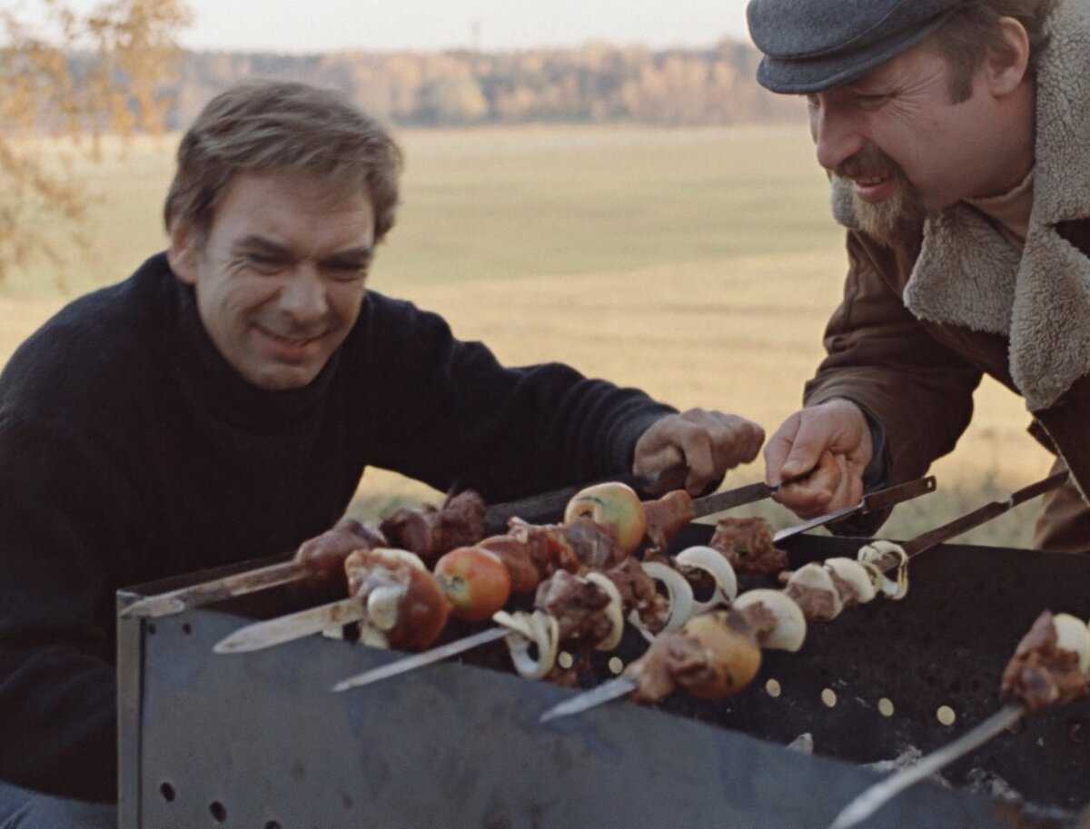 В конце 1970-х годов в столице проходил конкурс сценариев о Москве. Одним из призеров стал сценарий Валентина Черных под названием "Дважды солгавшая".-4