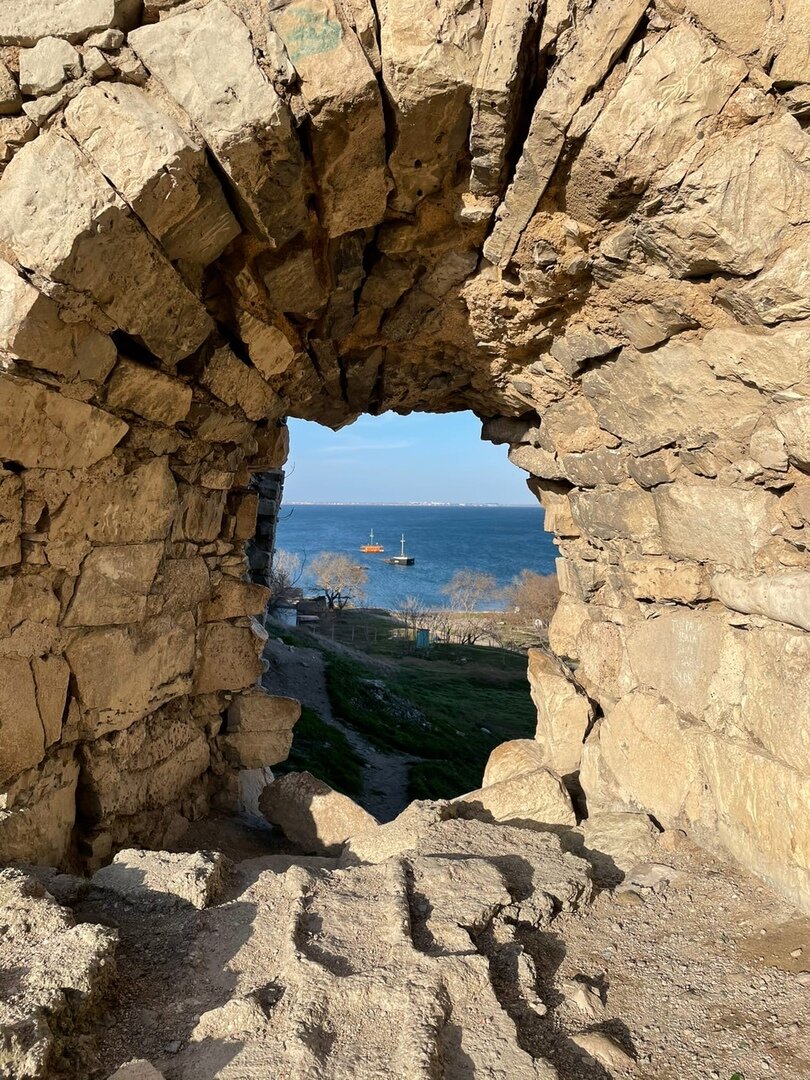 Вид на ФЕОДОСИЙСКИЙ  ЗАЛИВ  Черного  моря.