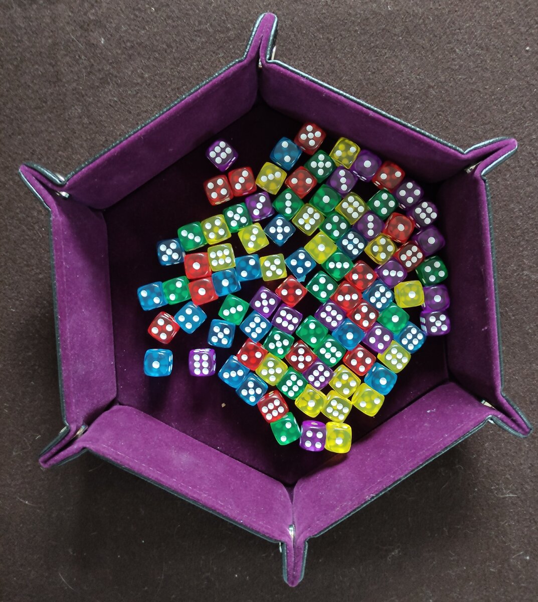 Множество разноцветных кубиков.....