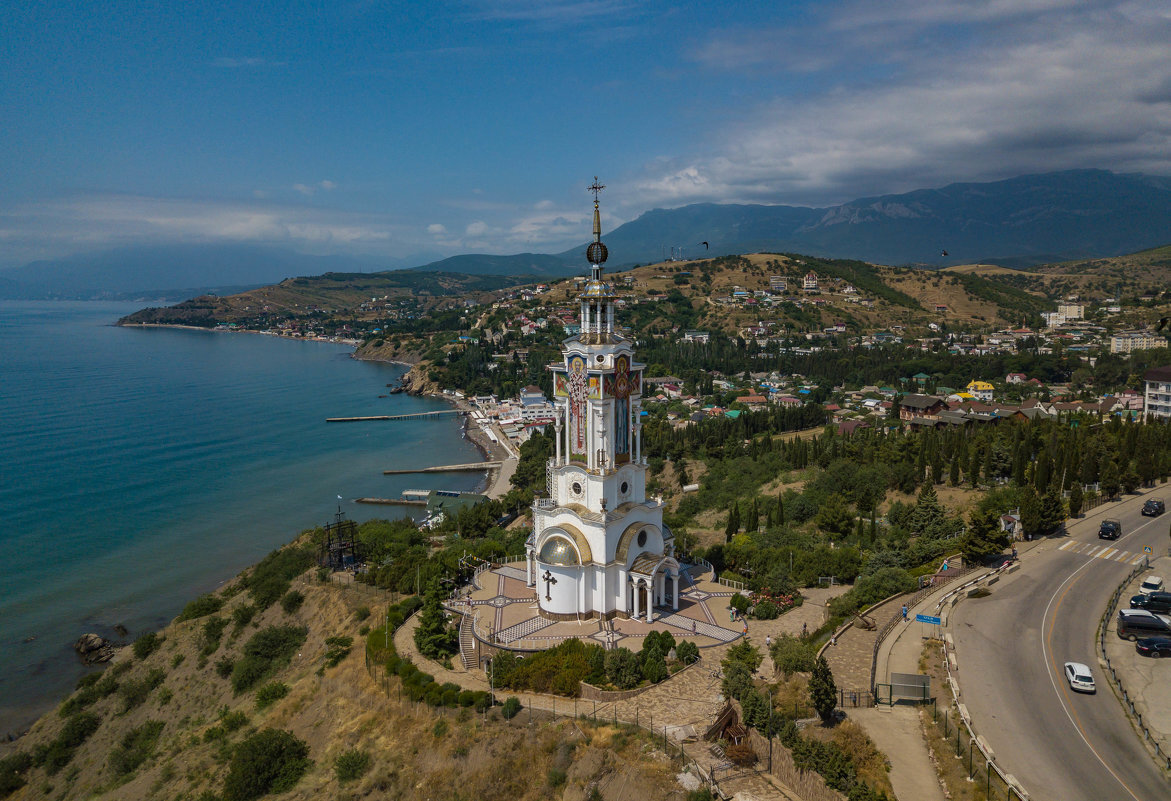 вид на алушту с моря