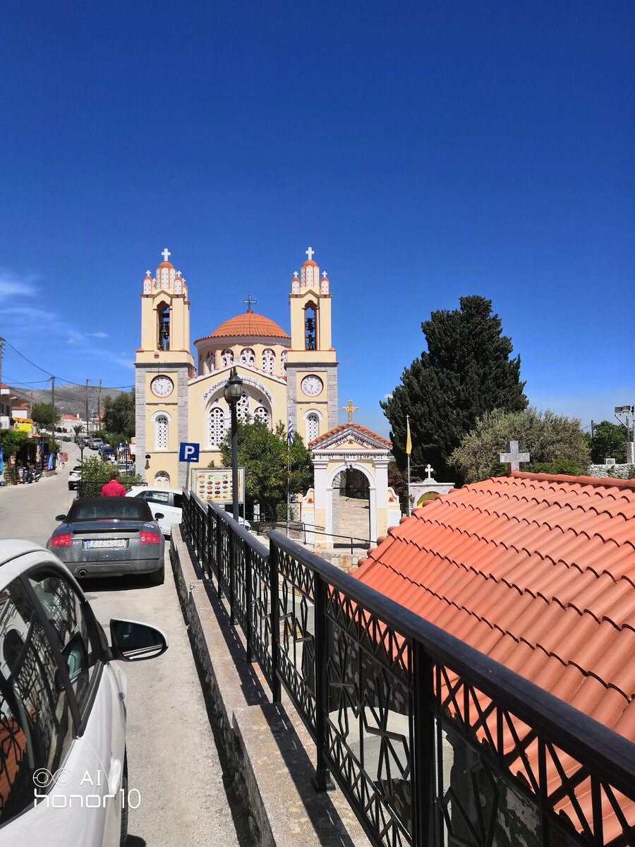 Горная деревня Сиана, вид на церковь св. Пантелеймона.(фото автора)