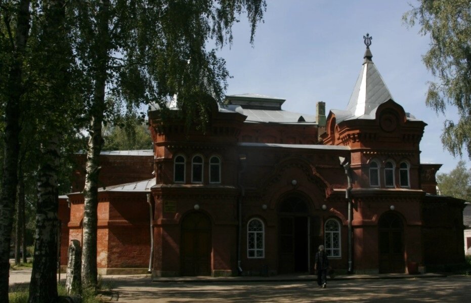 Провинциальный дом культуры, где раньше был театр.
