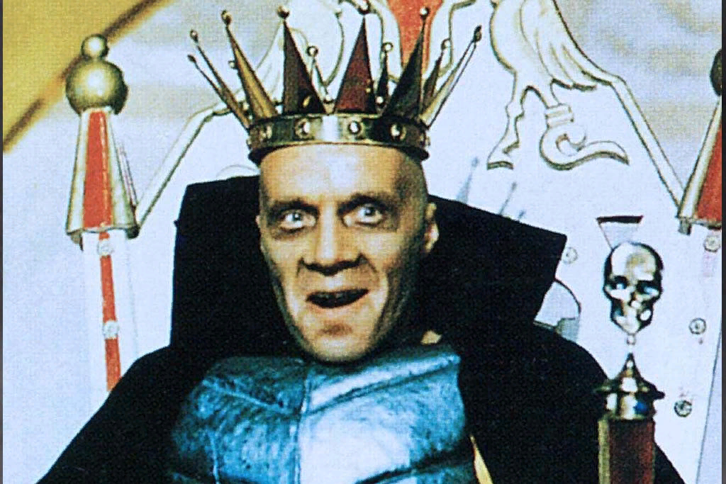 Не явно выраженная картина умирания капитализма, объясняется не только и не столько бессмертием капитализма, сколько медленным созреванием субъективного фактора гибели капитализма. Образно говоря, тот факт, что сегодня крокодил съел антилопу, не означает, что крокодил будет жить вечно. Поэтому современный капитализм умирает в рамках естественных темпов своего разложения, незамутненного, к сожалению, активностью мирового коммунистического движения. (В.А. Подгузов)