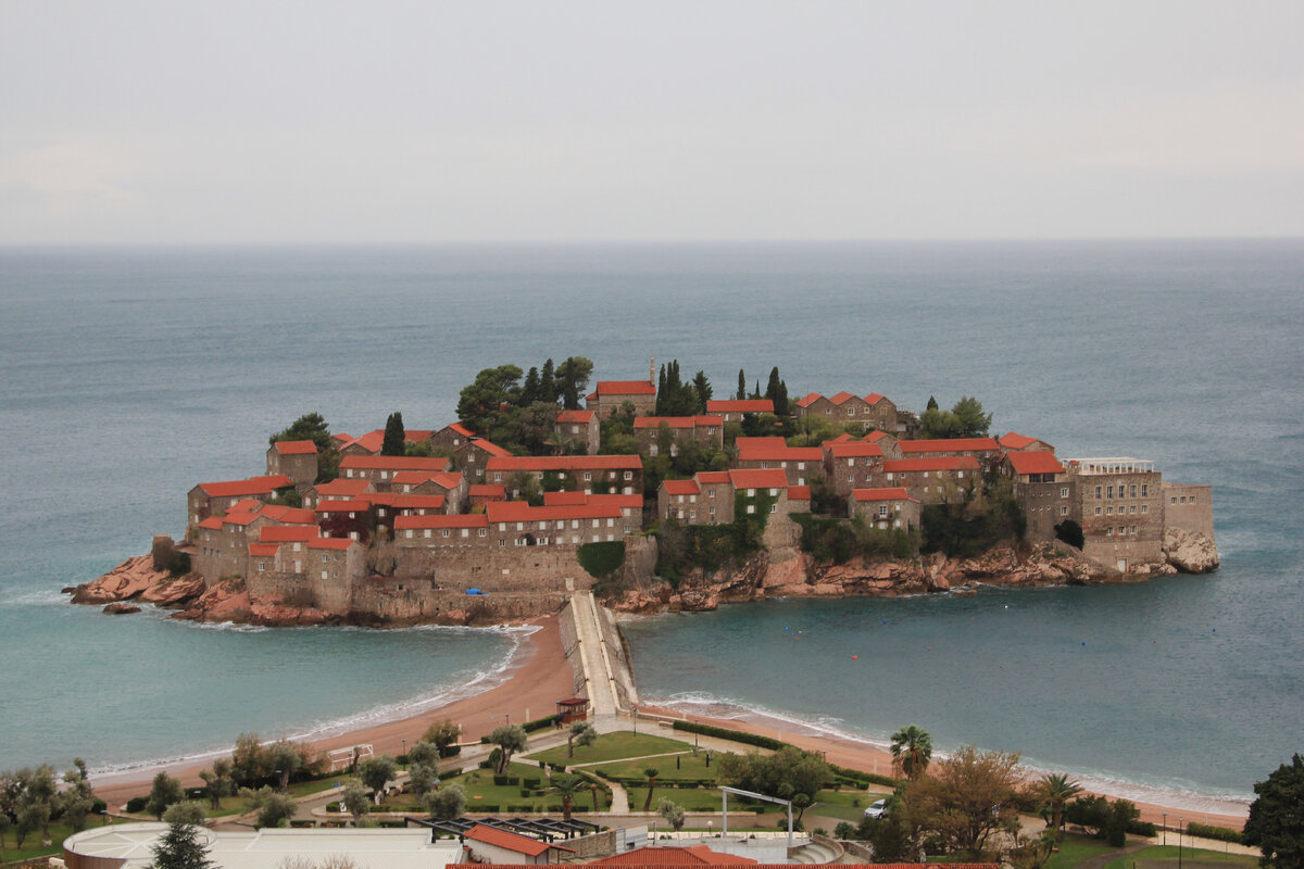 Знаменитые пляжи около Святого Стефана.