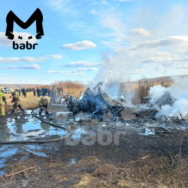 Обломки вертолёта. Фото: Babr Mash