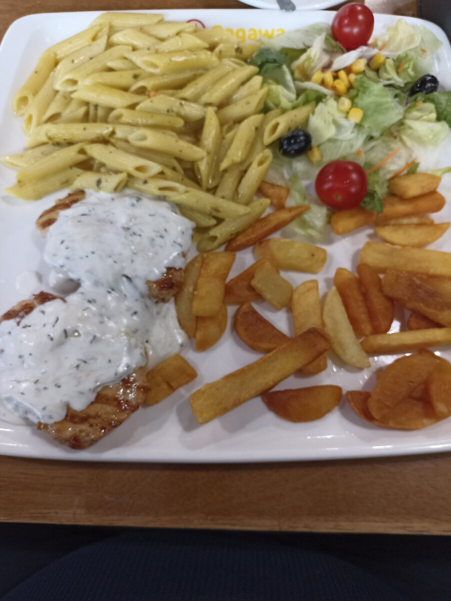 Пенне, салат, картофель, куриное филе.