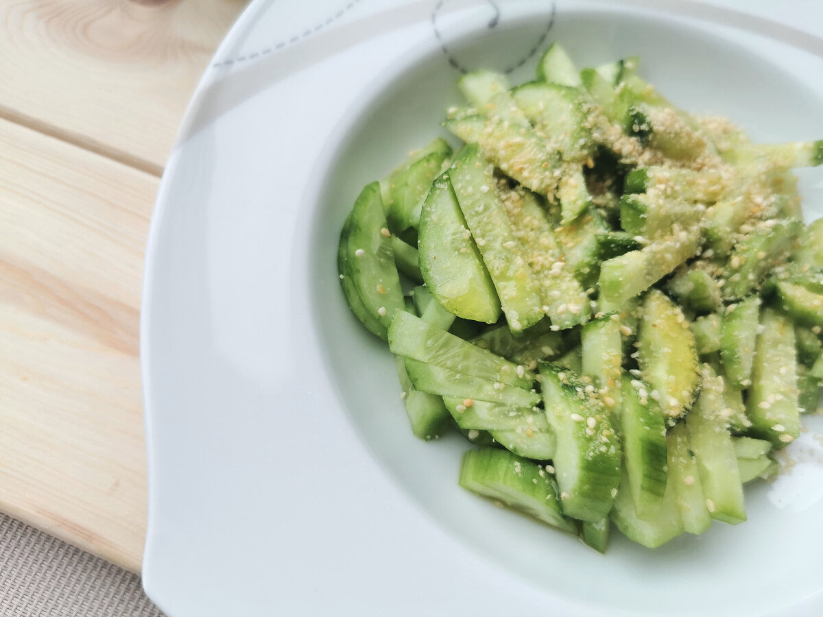 Огурцы, оливковое масло и... гомасио 