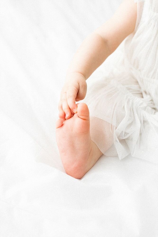 Замечали, как сильно у ребёнка работает слюноотделение в моменты появления зубов? Так сама природа защищает кроху от присоединения инфекции. Поэтому дёсны чешут почти все, а стоматит появляется далеко не у каждого.