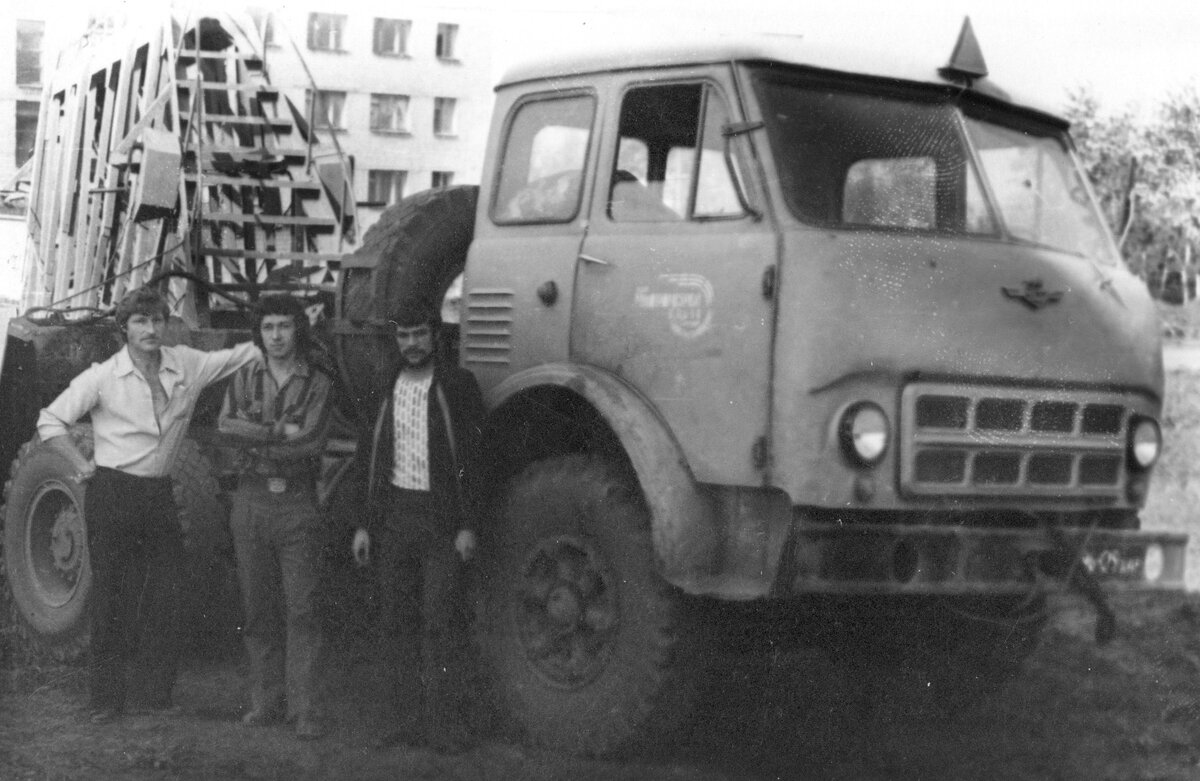 Мои однокурсники, бойцы студенческой автоколонны