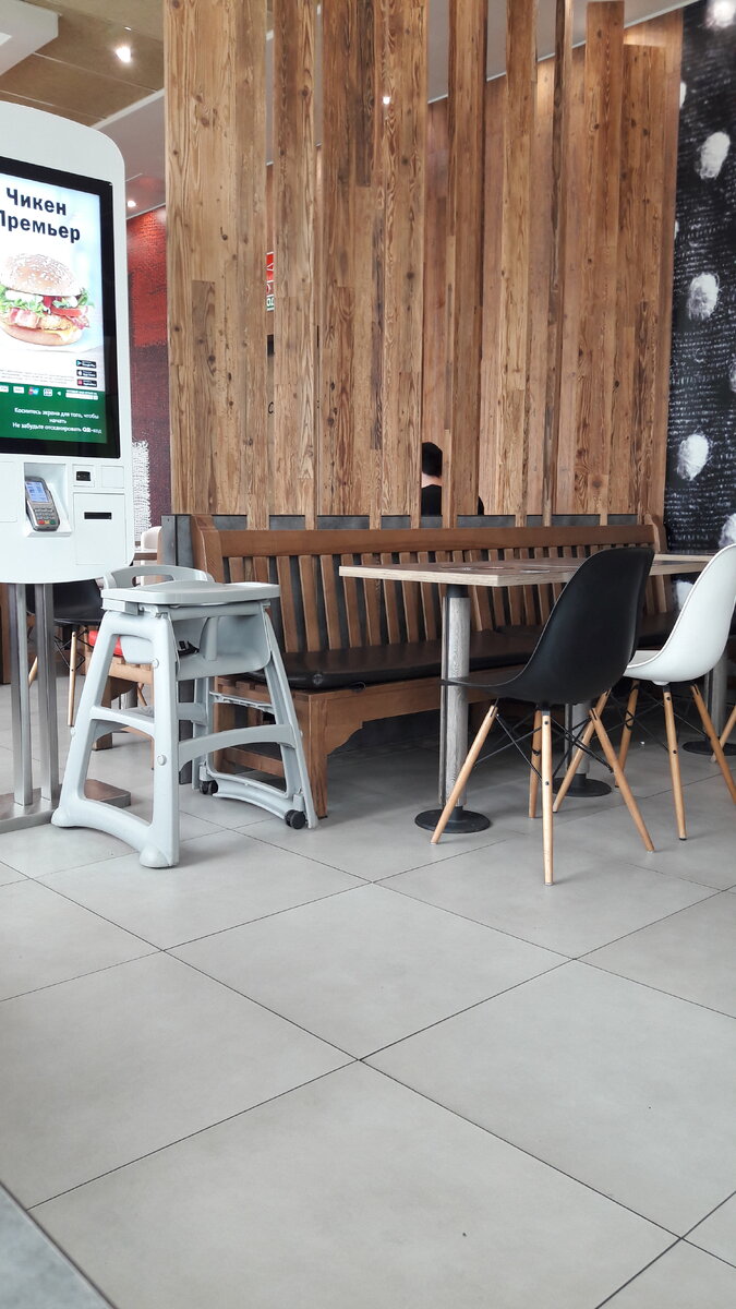 Свободные столы на 2 этаже