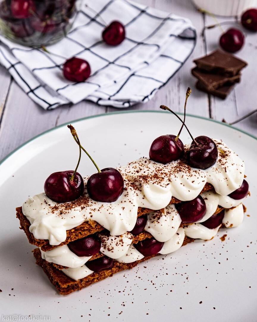 Мильфей (mille-feuille) — французский Наполеон с черешней 🍒