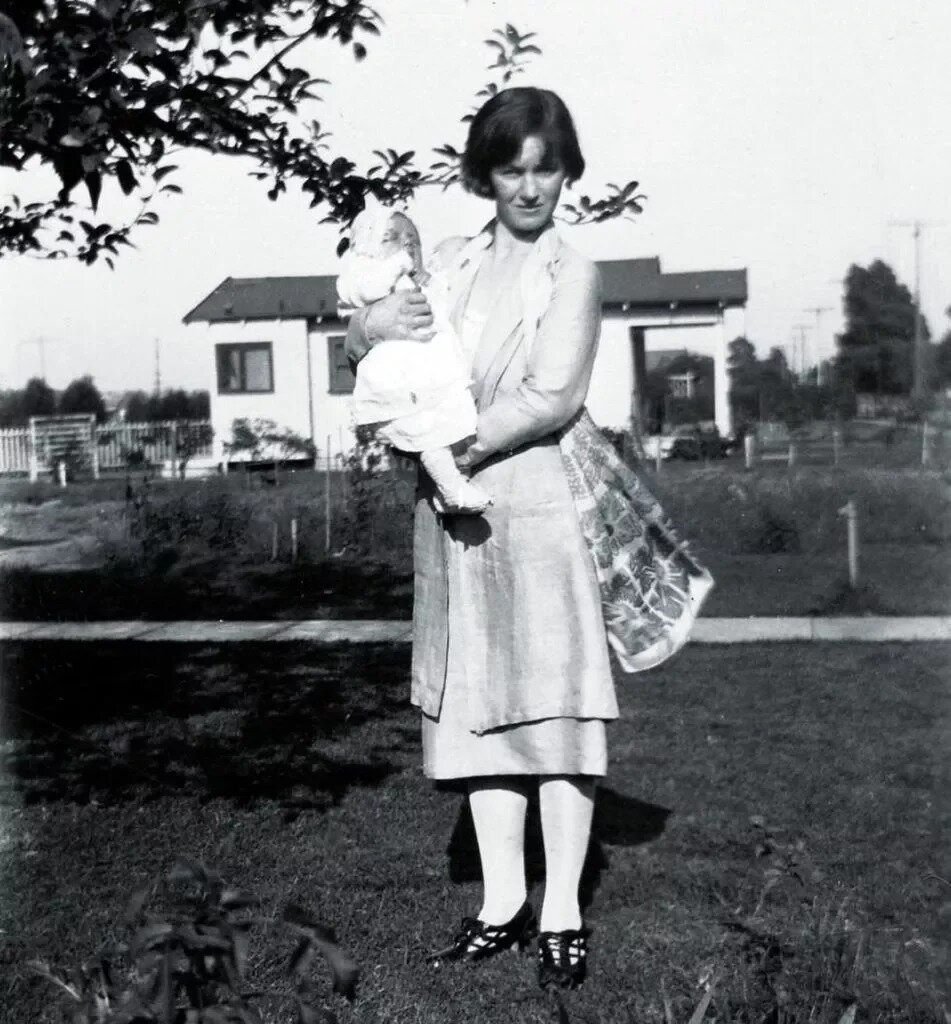 Мартин эдвард мортенсон глэдис пёрл бейкер. Глэдис перл бейкер. Глэдис перл монро. Мартин эдвард мортенсон глэдис пёрл бейкер. Глэдис бейкер мать мэрилин монро.