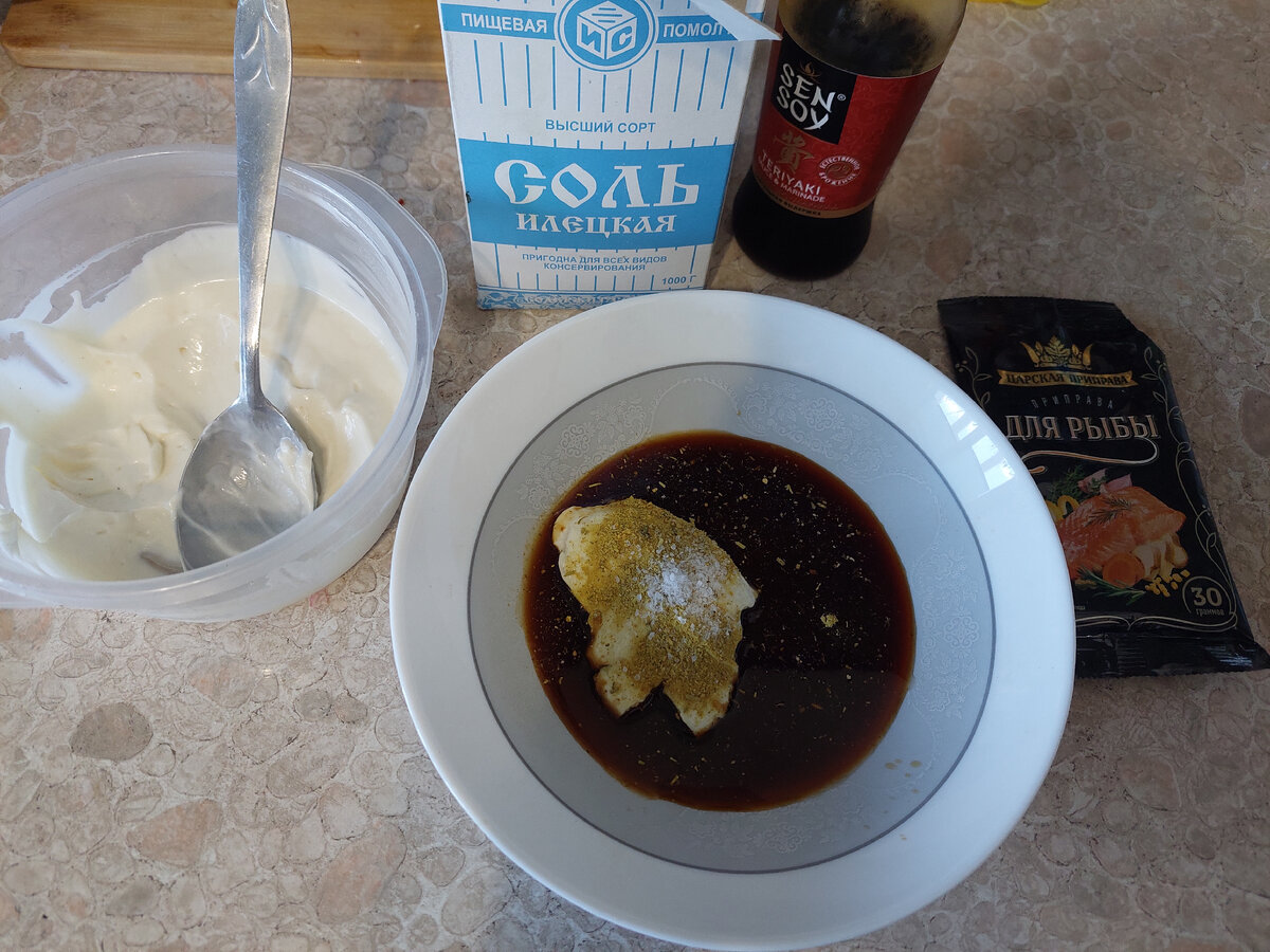 Терияки, майонез, и специи смешиваем.