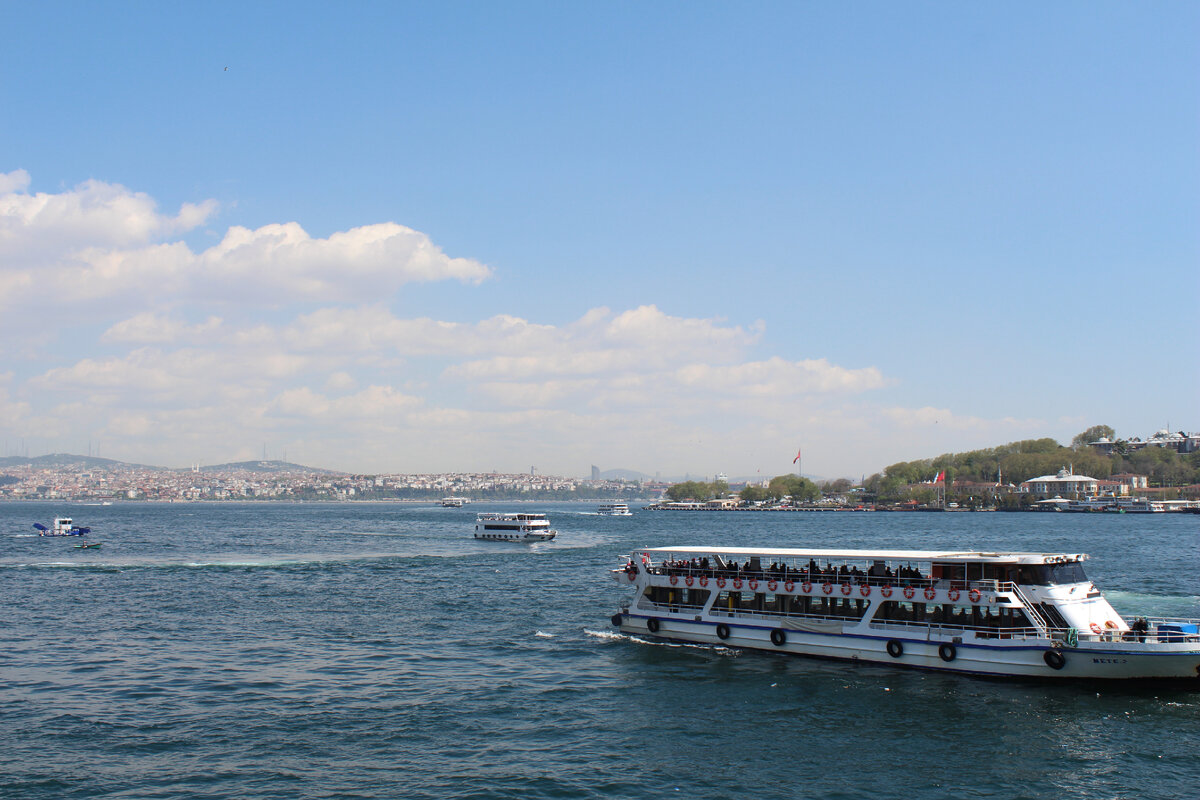 Пролив Босфор - один из самых загруженных морских торговых путей в мире