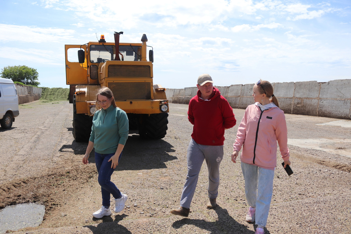 Журналист Анна Трубачева, главный агроном и я