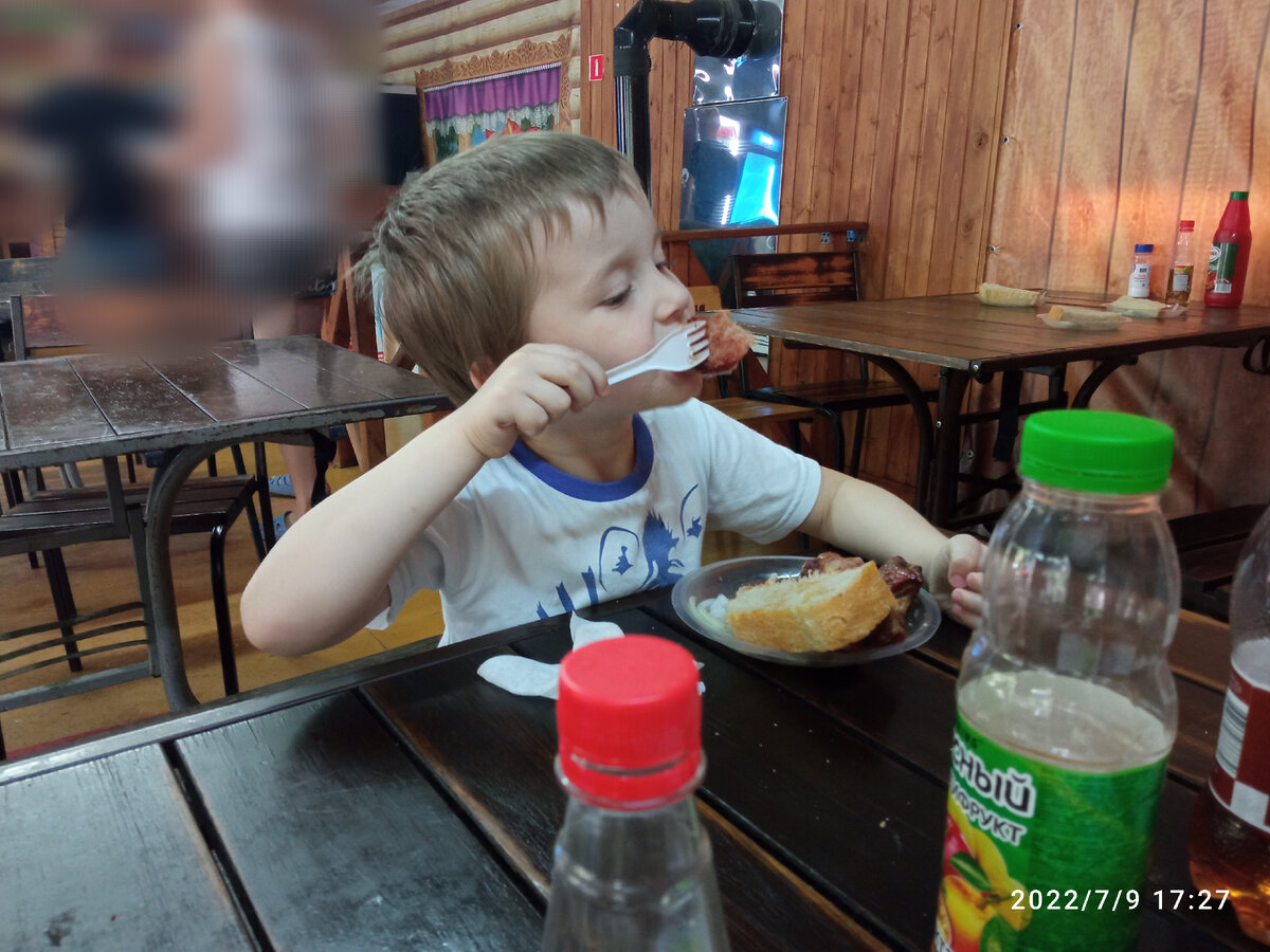 Ребят, всё в порядке, Вадю кормят!