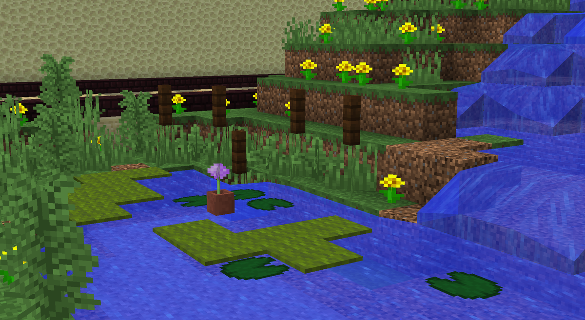 Но в целом воду я налить смог. Больше времени занял декор. Деревянные заборы - это рогоз; лук в горшке - это цветущая водная лилия (oh damn); зелёные ковры - это ряска (наверно я её уберу; это ведь не совсем стоячая вода, а просто пойма реки, находящаяся против направления течения)