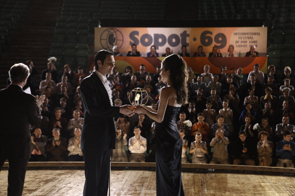 Милош Бикович в роли Муслима Магомаева. Кадр из сериала