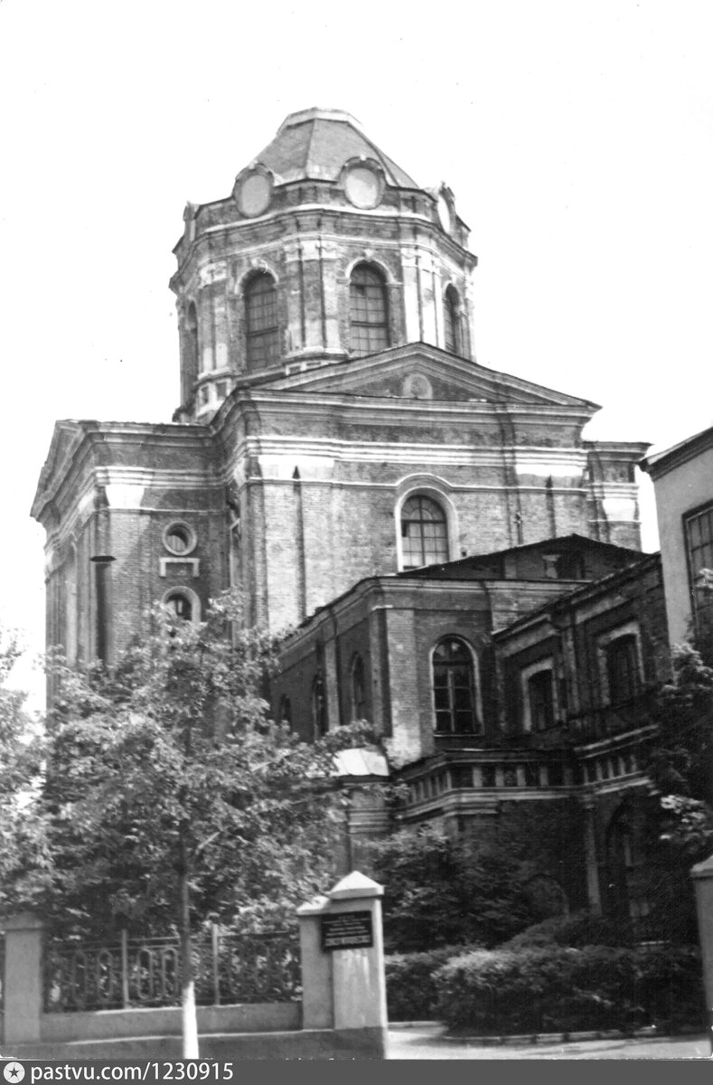 Часть храма в 1970-1980 годах. С сайта www.pastvu.com.