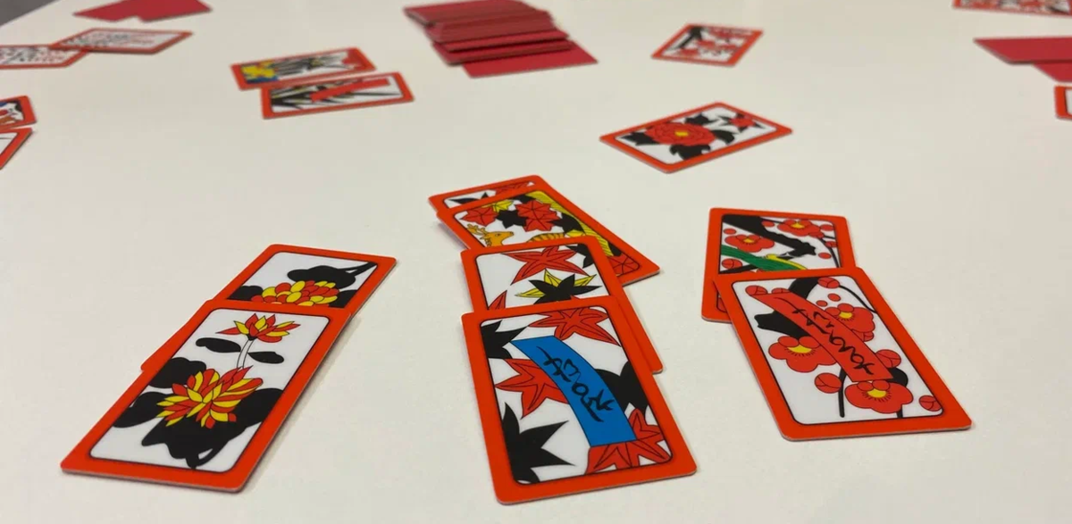 Мы готовы познакомить вас с еще одной традиционной корейской игрой, которую вы наверняка не раз видели в дорамах. Что это за красные карточки и как ими играть – читайте в нашей статье!-2