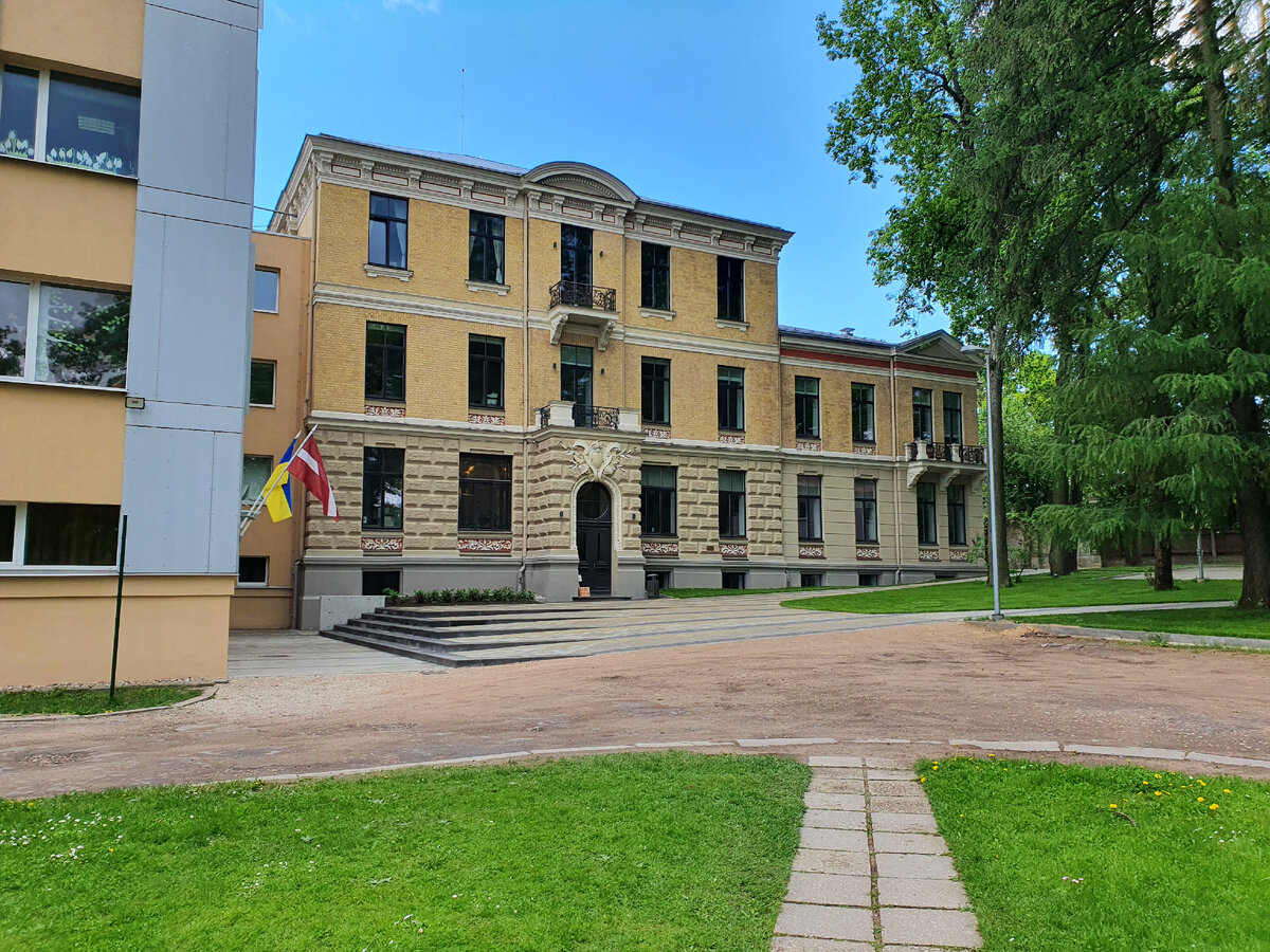 Здание Католической гимназии в наши дни. Фото автора