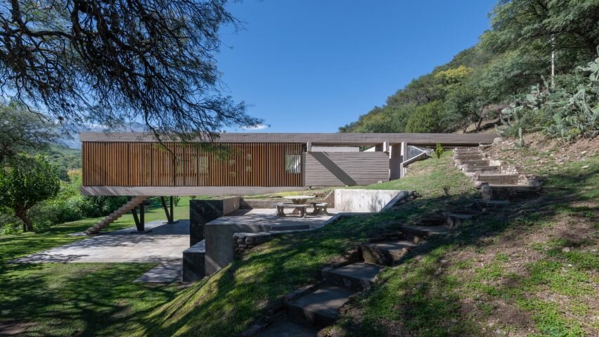 Источник изображения - https://static.dezeen.com/uploads/2022/01/luyaba-house-barrionuevo-villanueva-arquitectos-argentina-hero-852x479.jpg