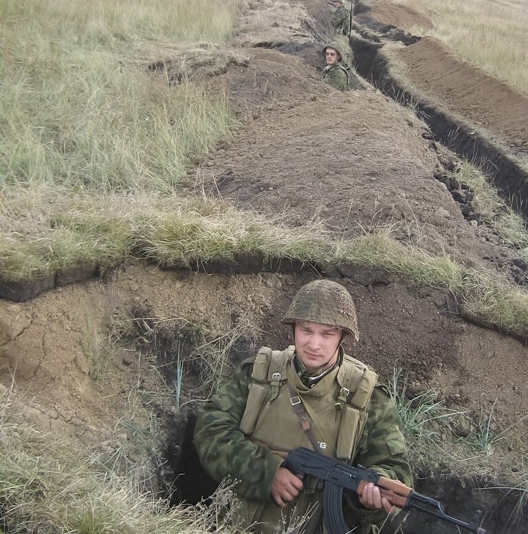 Окопы времен Великой отечественной, ещё до конца необорудованные.