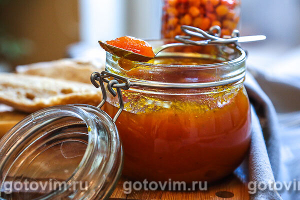 Обратите внимание, как желе держится на ложке.